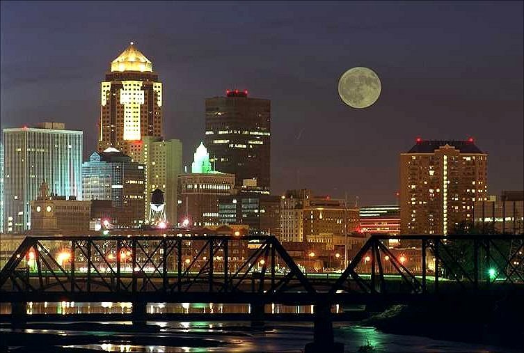 Des Moines skyline at night in Des Moines, Iowa