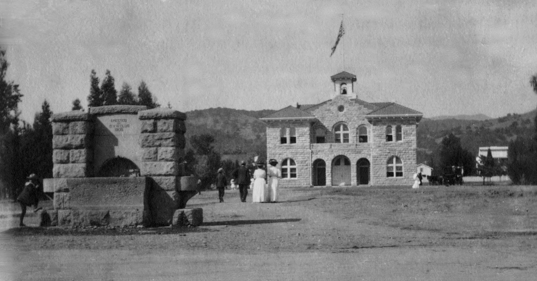 Sonoma City Hall in Sonoma Plaza in 1907